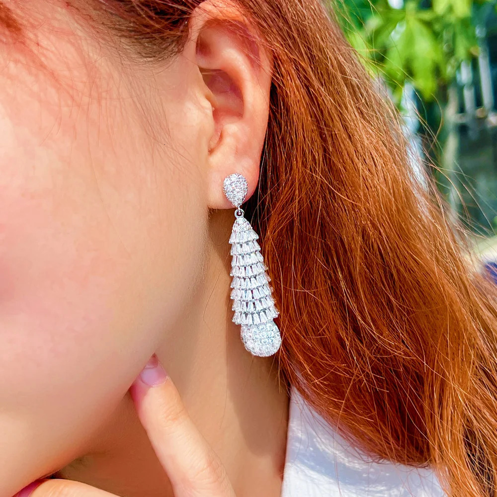 Pera Fashion White CZ Pave Long Christmas Tree n for Women Brides Wedding Boucle doreille Women E390 Pendant Earrings 241031
