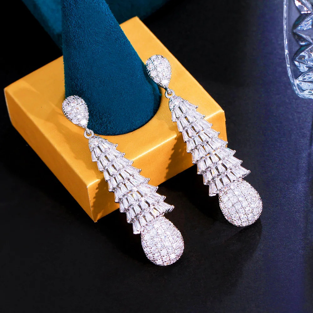 Pera Fashion White CZ Pave Long Christmas Tree n for Women Brides Wedding Boucle doreille Women E390 Pendant Earrings 241031