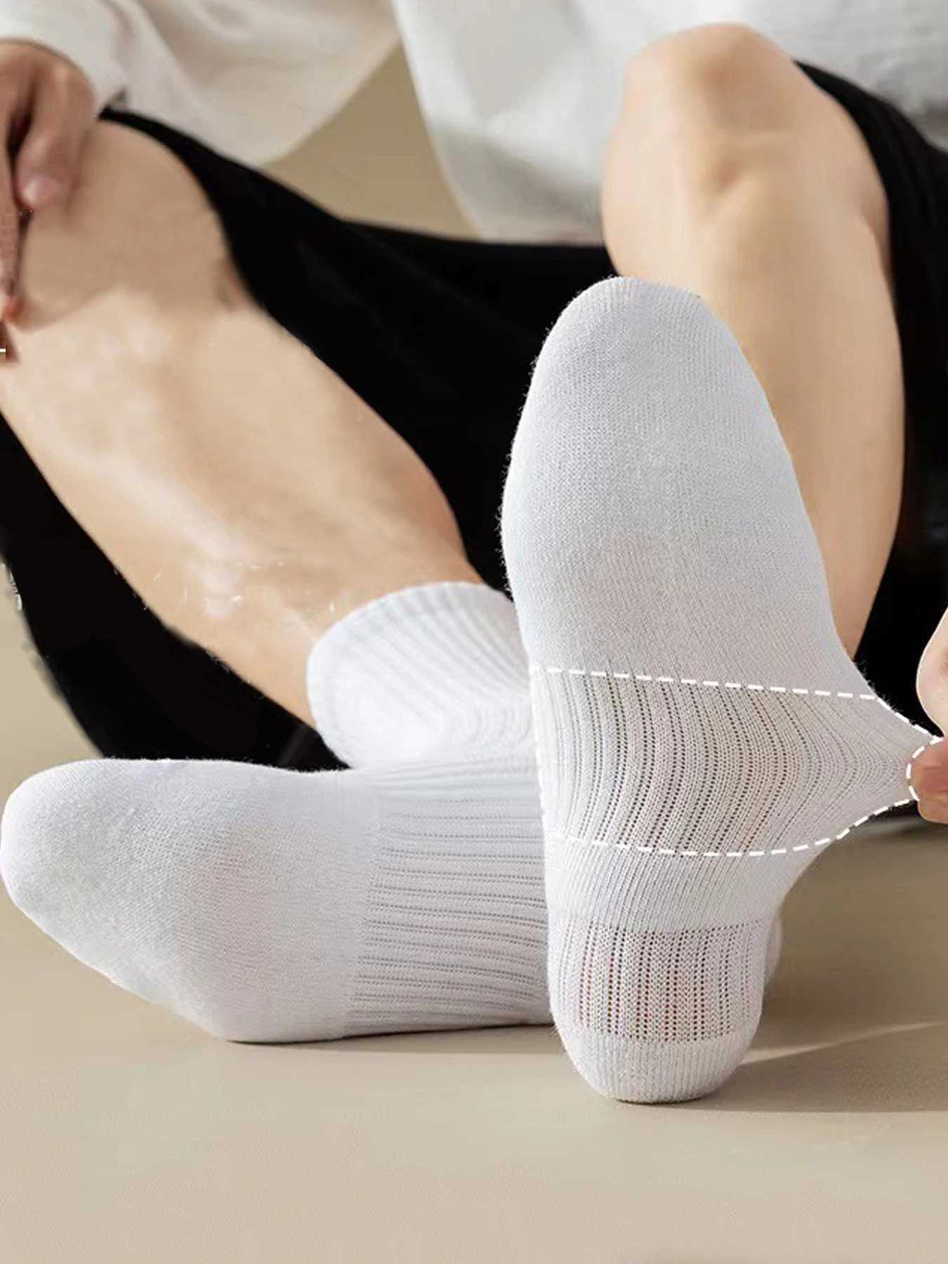 8pairs Men White Solid Color Korean Style Mid-Tube Fashionable Unisex Summer Sports Long Couple For Autumn A LX241102