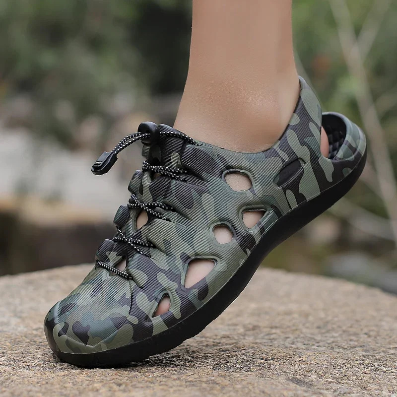 New Sandals Men Summer Outdoor Sport Beach Hole Men's Anti-skid Wear-resistant Fishing Shoes camouflage Slippers e0377