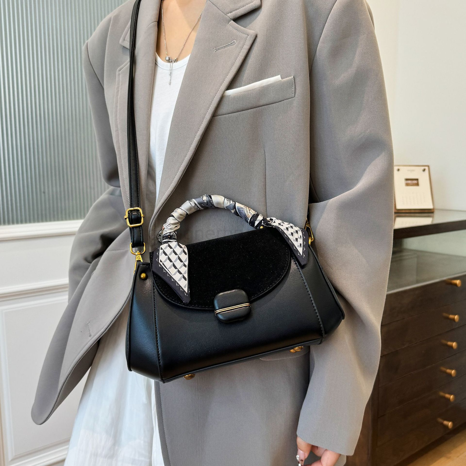 Fashion Classic Bag Designer 10a Top Woman Handbagfashion Canvas Bags for Women New Stylish Single Shoulder Crossbody Fashionable and Versatile Handhe