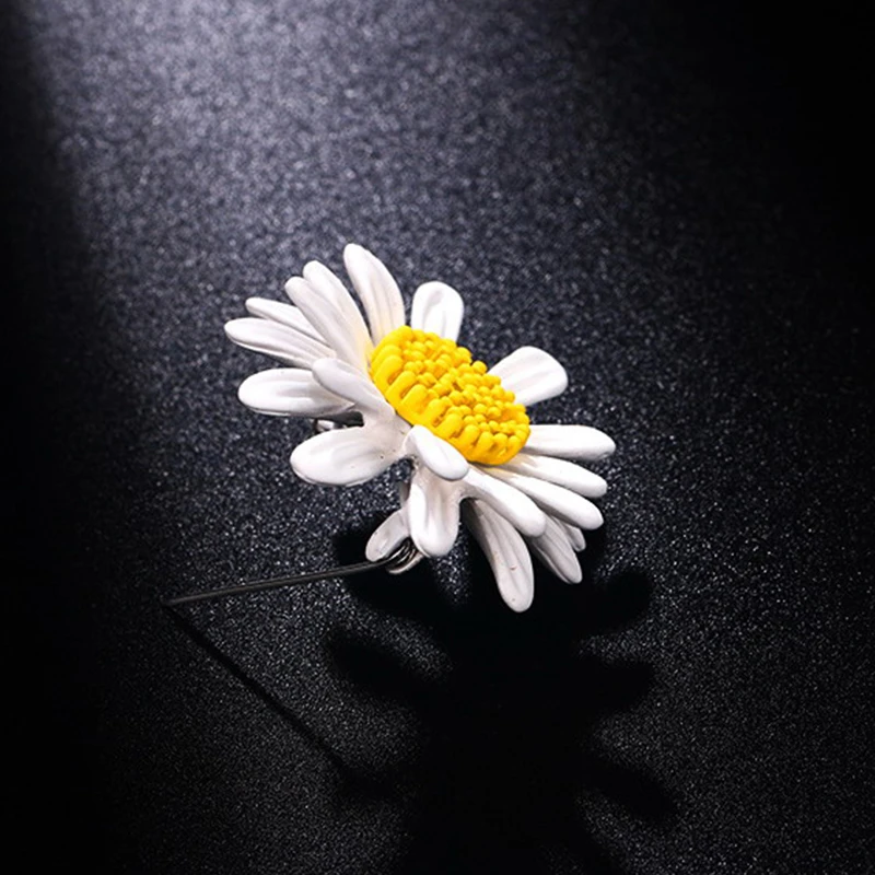 1PC Enamel Creative Daisy Brooch Pin Coat Girl Insect Flower Sunflower Rhinestone Pin Accessor Brooches Holiday Gift Jewelry