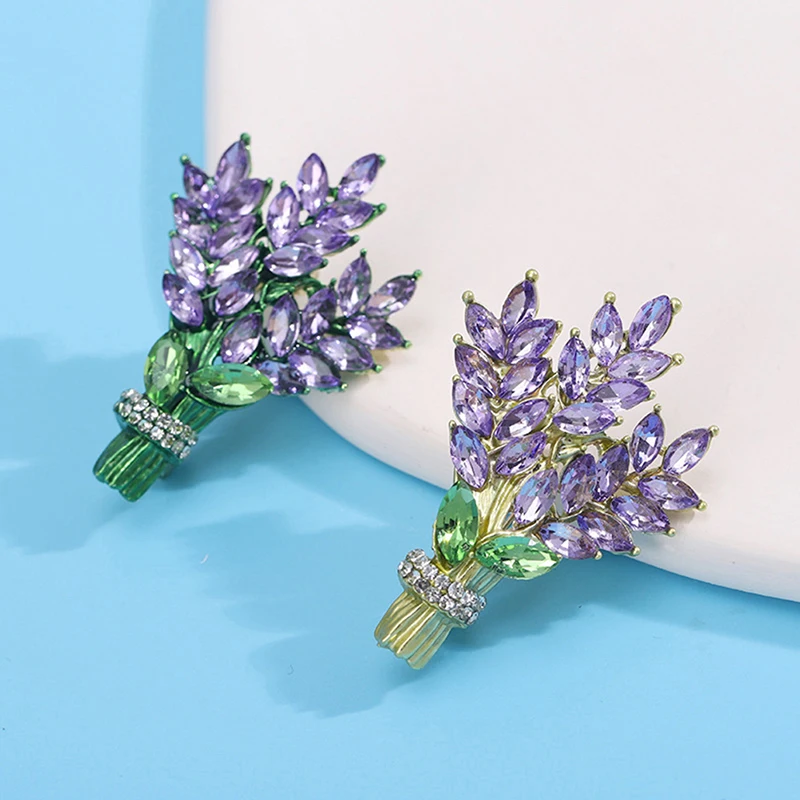 Women Brooch Romantic Crystal Lavender Flower Lapel Pin Alloy Plant Brooch Lapel Pins Accessories Gifts Luxury Jewelry Accessory