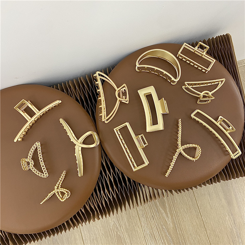 Woman Large Geometric Golden Metal Hair Claw Clip Clamps Hairpins Simple Hair Clips Barrettes Hairgrip Girls Hair Accessories