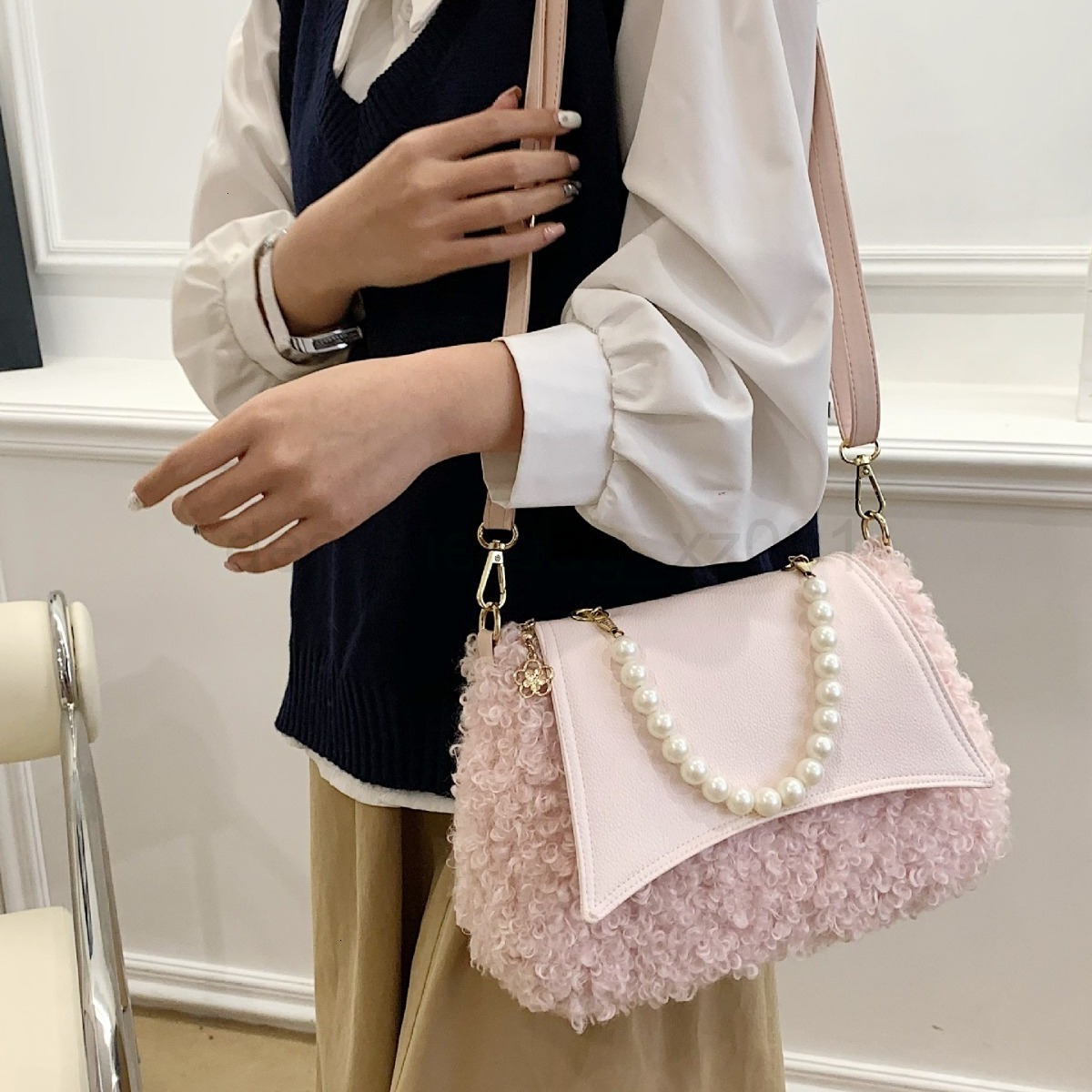Niki Duncks Tote Bagclassic Designer Bag Fashion 10a Top Woman Handbagevening Bags New Fashionable Womens Handheld One Shoulder Plush Cute Pearl Cross