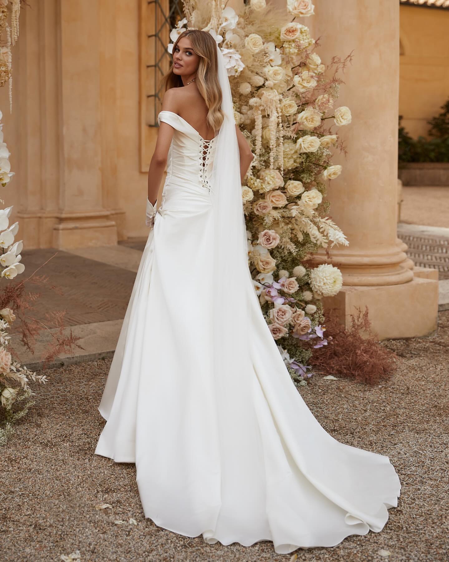 Milla Nova A e Dress For Bride Off Shoulder Satin Country Wedding Dresses Backless Pleats Vestidos De Novia Designer Boho Bridal Gowns