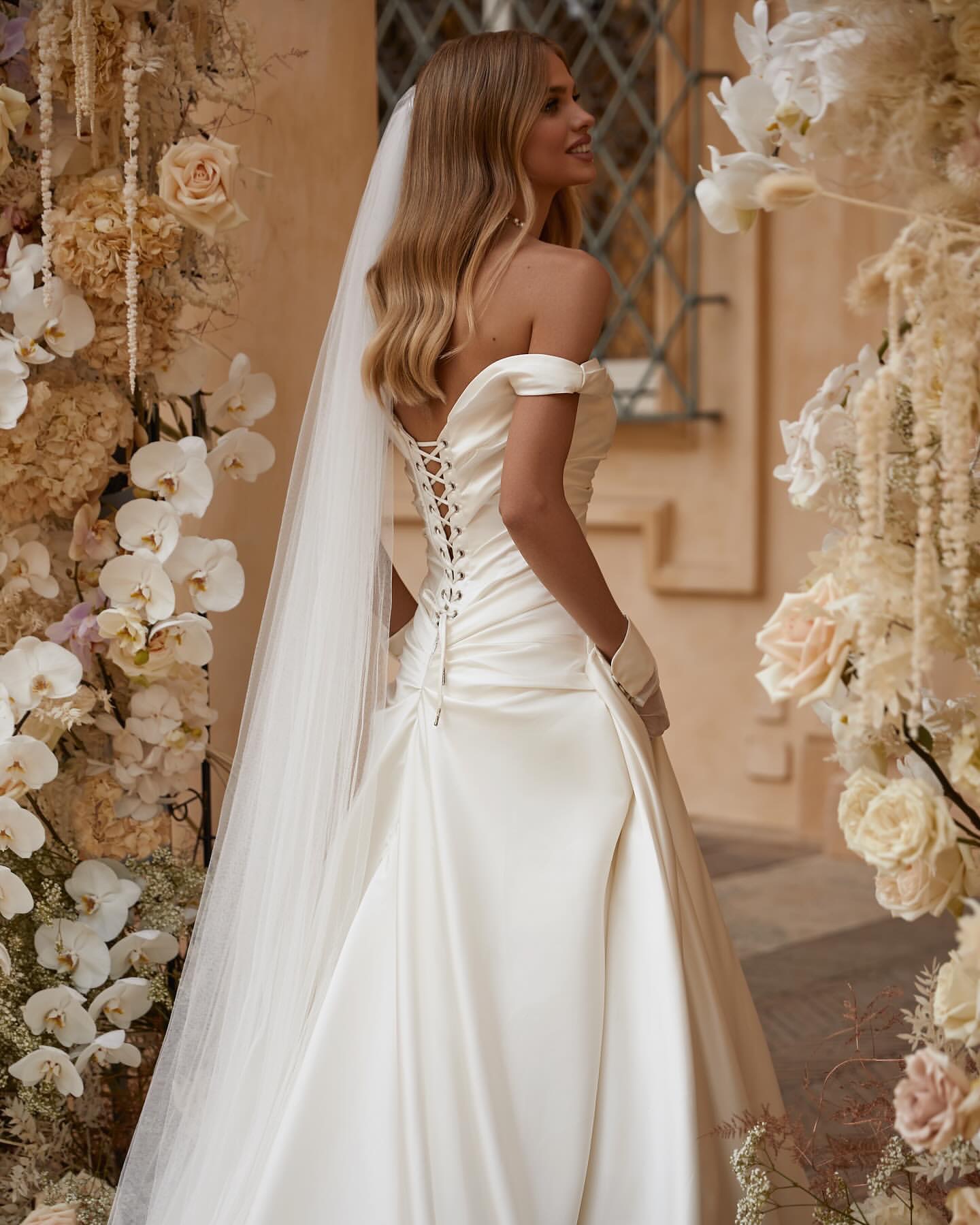 Milla Nova A e Dress For Bride Off Shoulder Satin Country Wedding Dresses Backless Pleats Vestidos De Novia Designer Boho Bridal Gowns