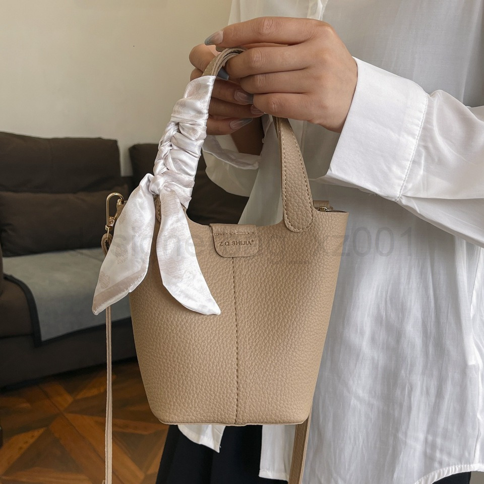 Fashion Classic Bag Designer 10a Top Woman Handbagevening Bags Fashionable Handheld Small Bucket Highend Silk Scarf Versatile Single Shoulder Diagona