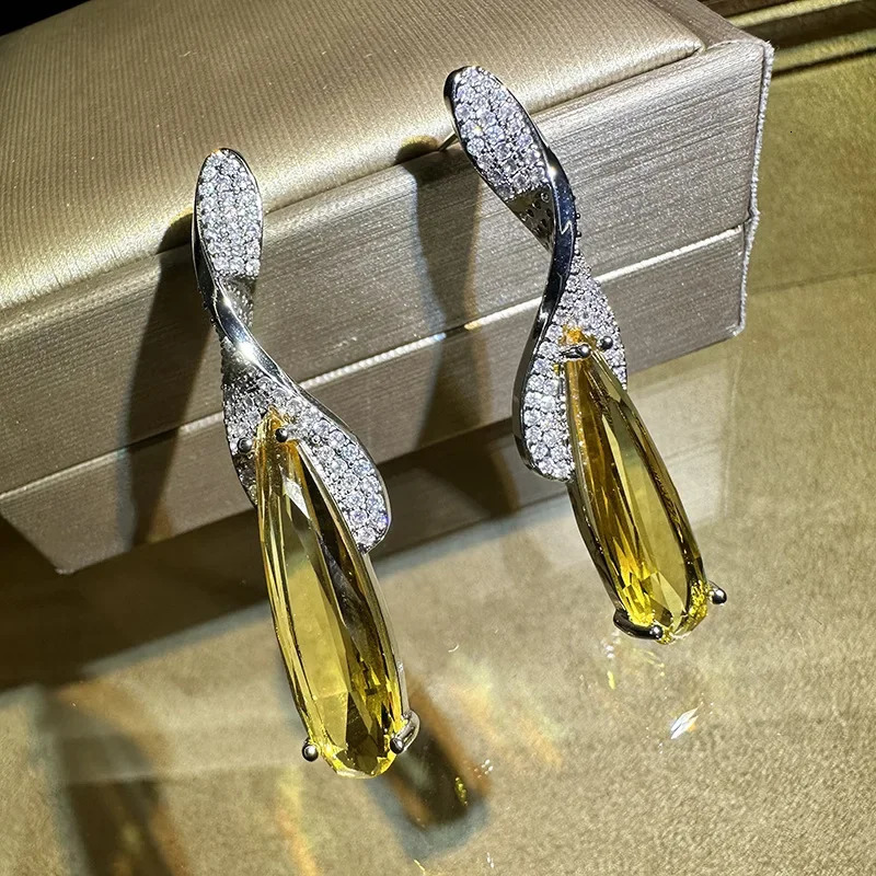 Yellow crystal large water droplet pendant earrings suitable for womens birthday parties banquet dress accessories perforated needles Christmas gifts 