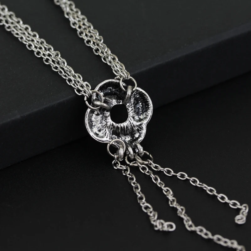 Movie 007 Algerian Loveknot Necklace Vesper Lynd Casino Royale Bond Girl Love Knot Necklace Vintage Silver Plated Women Jewelry