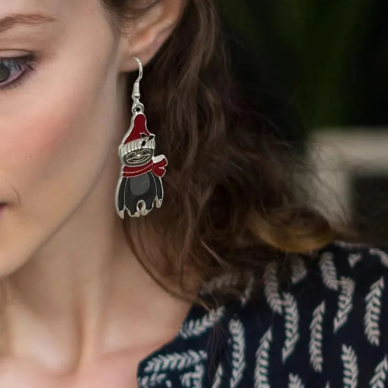 Christmas Fun Sloth Pendant Earrings Fashionable Mischievous Childrens Earrings Creative Holiday Accessories Wholesale Halloween 241031