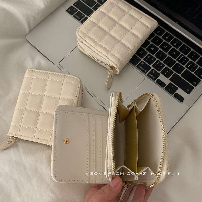 Portable Small Wallet Short PU Leather Cute Coin Bag with Card Slots and Secure Zip