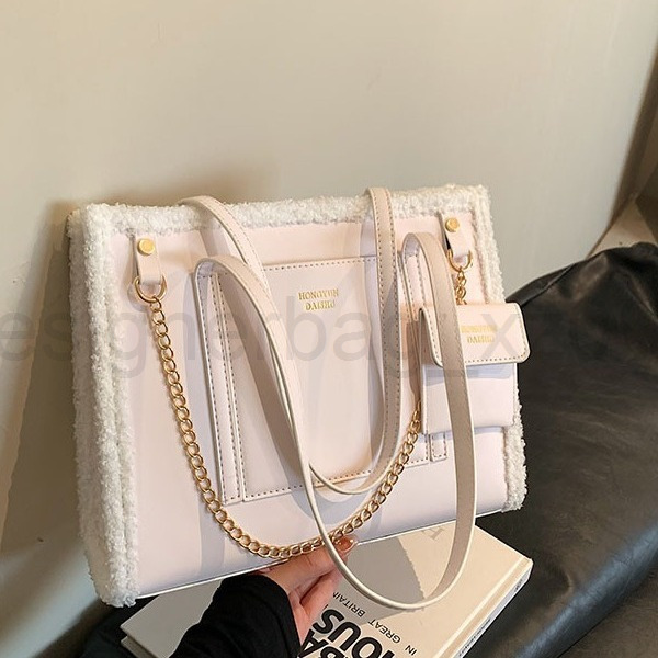 Classic Designer Bag Fashion 10a Top Woman Handbagevening Bags Autumn and Winter New Plush Fringed Tote for Women Versatile Shoulder Texture Contrasti