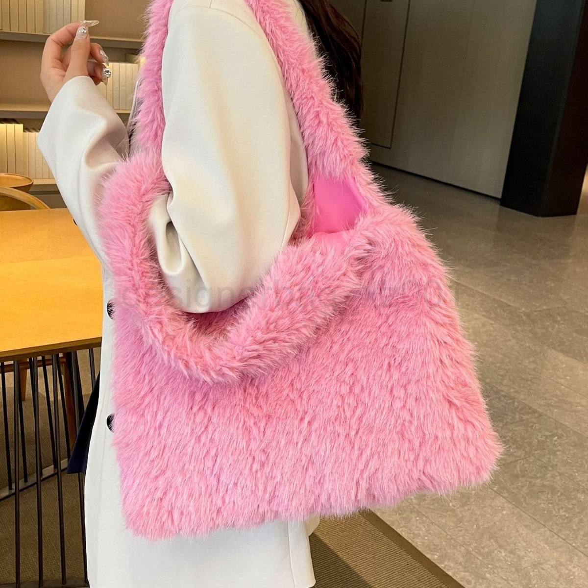 Bag Designer Fashion Classic 10a Top Woman Handbagevening Bags Niche Texture Armpit Autumn and Winter New Item Plush Large Capacity Fashionable Versat