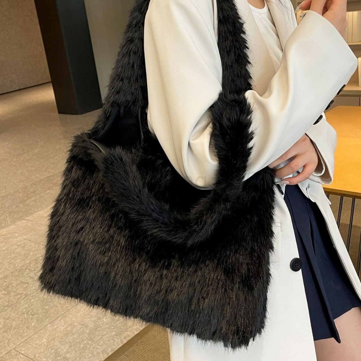 Bag Designer Fashion Classic 10a Top Woman Handbagevening Bags Niche Texture Armpit Autumn and Winter New Item Plush Large Capacity Fashionable Versat
