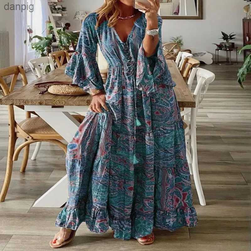 Urban Sexy Dresses November 23 2019 Bohemian Cross Bohemian style pleated sleeve printed V-neck high waisted holiday dress with lace suitable for wome