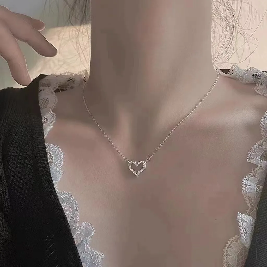 Shiny Y2K silver Color Heart Neclace Pendant for Women Girls Cute Deilicated Hollow Love Heart Clavicle Chain Necklaces Jewelry