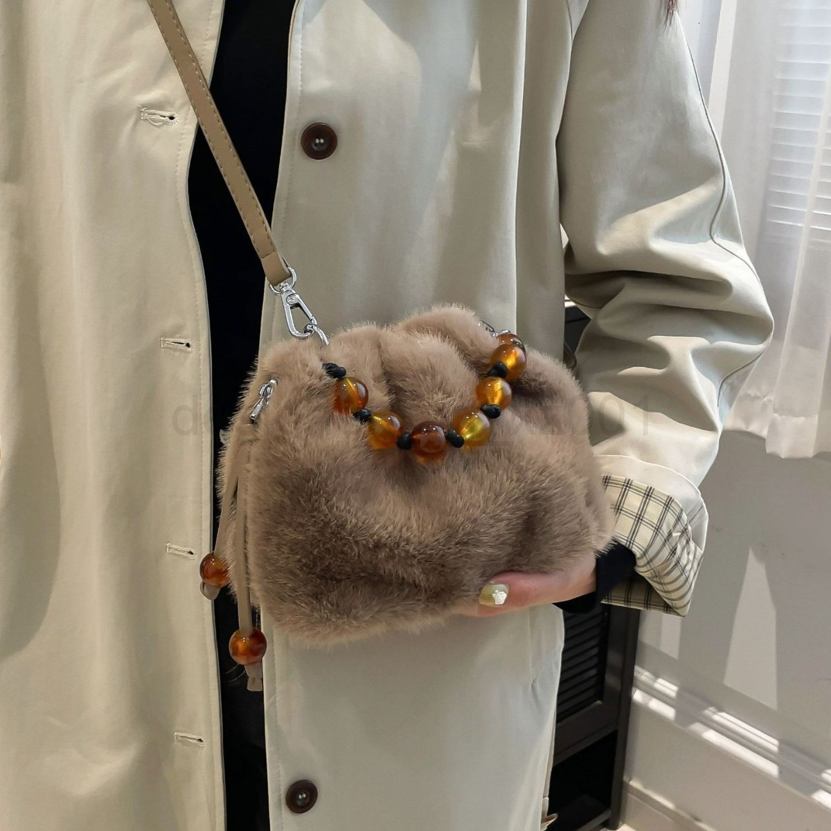 Bag Designer Fashion Classic 10a Top Woman Handbagevening Bags Simple and Cute Plush Womens Bucket for Autumn Winter New Soft Fluffy Shoulder Crossbod