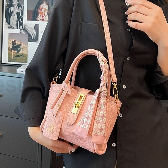 Fashion Classic Bag Designer 10a Top Woman Handbagevening Bags Korean Version Niche Silk Scarf Handbag Summer Style Womens Crossbody Simple and Versat
