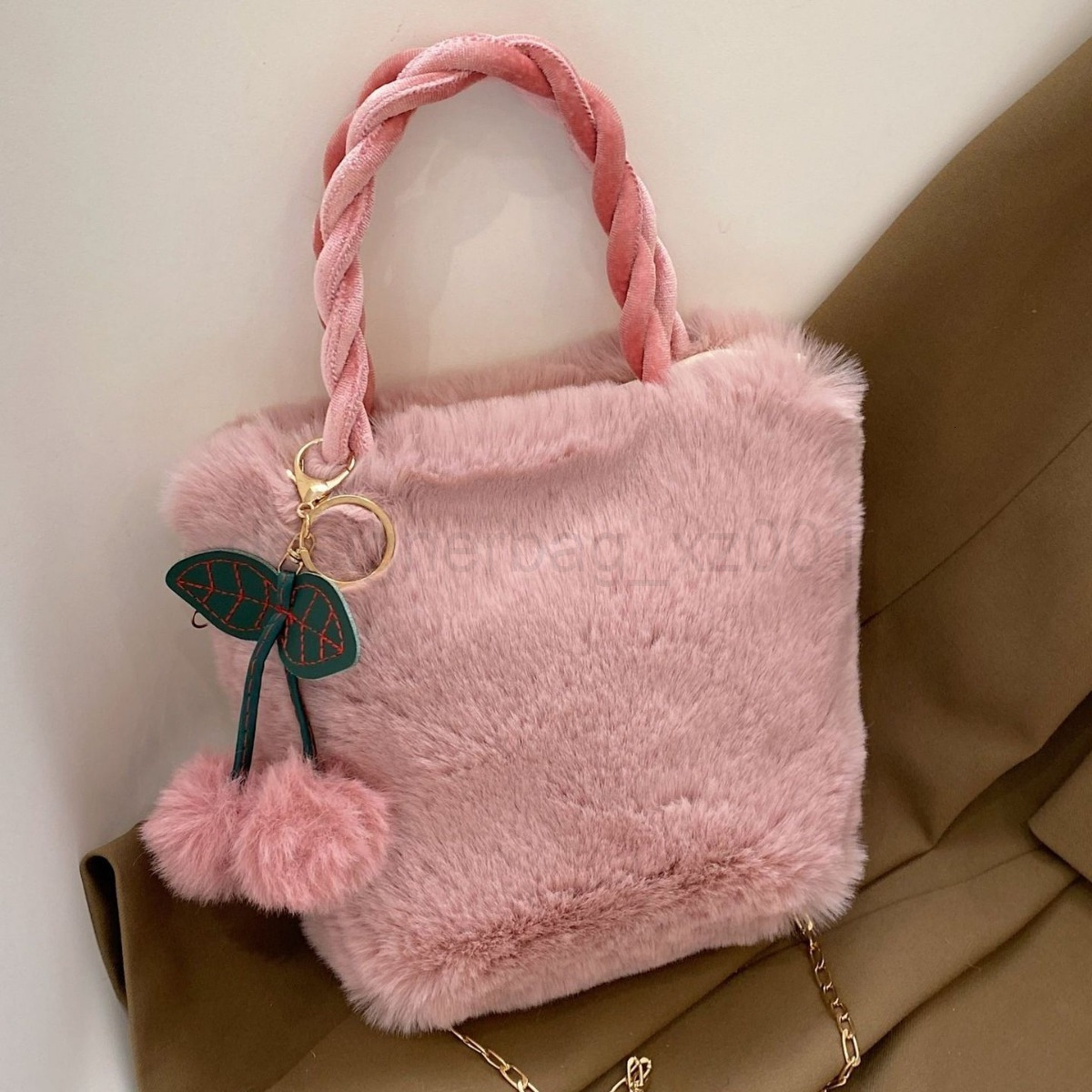 Fashion Classic Bag Designer 10a Top Woman Handbagevening Bags New Cherry Plush Handbag Unique Design for Womens Chain Fashionable and Versatile Cross