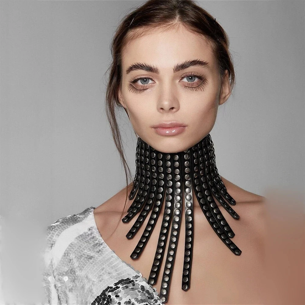 Edgy Fashion Accessory Chic Metallic O-Buckle Choke Jewelry Set Ideal For Romantic Gestures