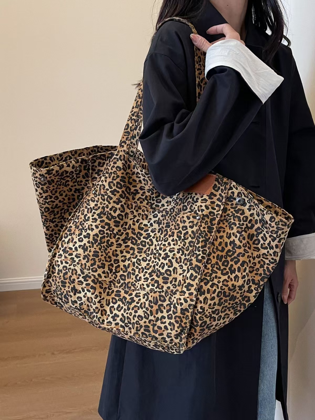 Leopard print handbag, retro canvas shoulder bag, fashionable large capacity designer handbag, diagonal cross bag