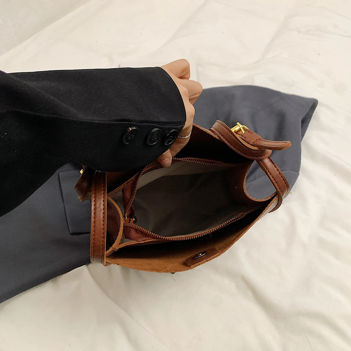 Vintage Texture Small Bag New Designer Trendy Commuting Tote Bucket Bag