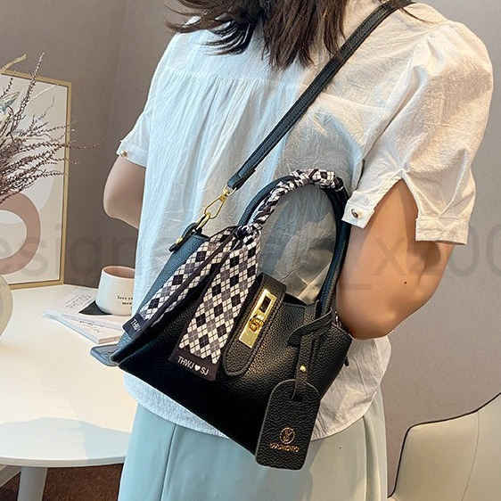 Fashion Classic Bag Designer 10a Top Woman Handbagevening Bags Korean Version Niche Silk Scarf Handbag Summer Style Womens Crossbody Simple and Versat