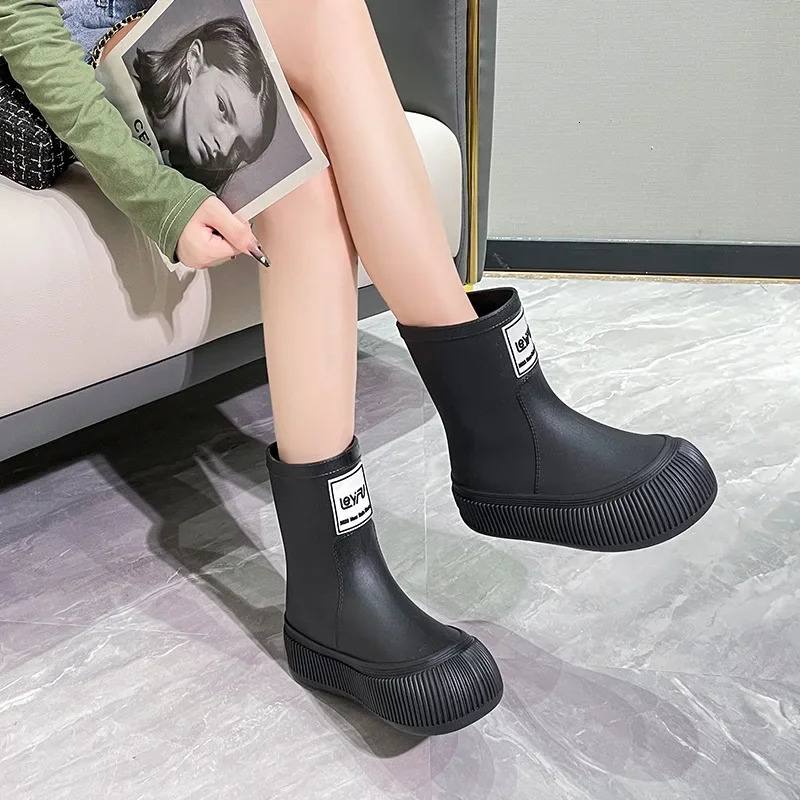Rain Boots for Women Anti slip Trend Lightweight Soft Rain Shoes Outdoor Fishing Thick soled Waterproof Shoes Fashionable and Comfortable 241031