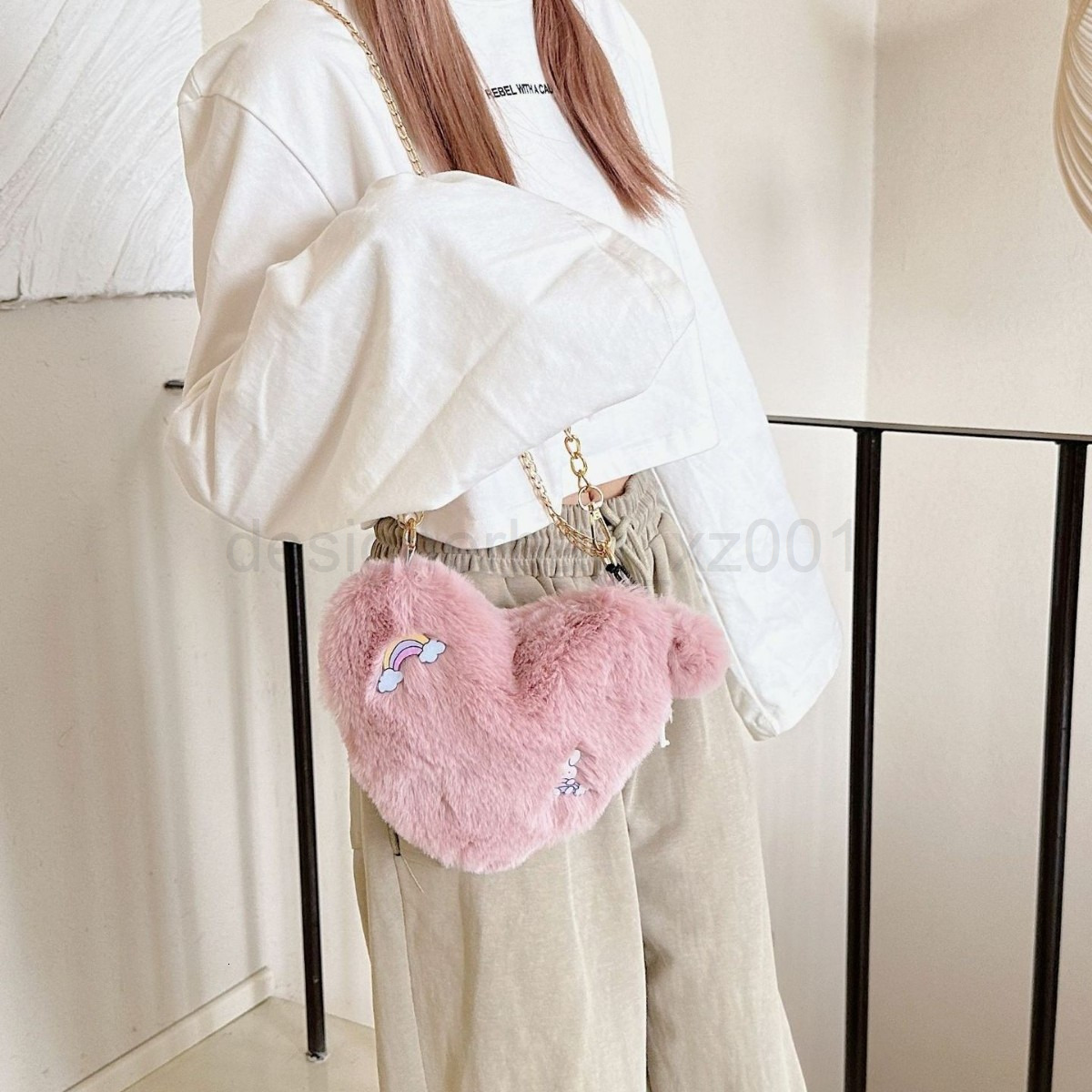 Classic Designer Bag Fashion 10a Top Woman Handbagevening Bags Autumn and Winter Small New Trendy Fashionable Love Hair Red Western Plush Single Shoul