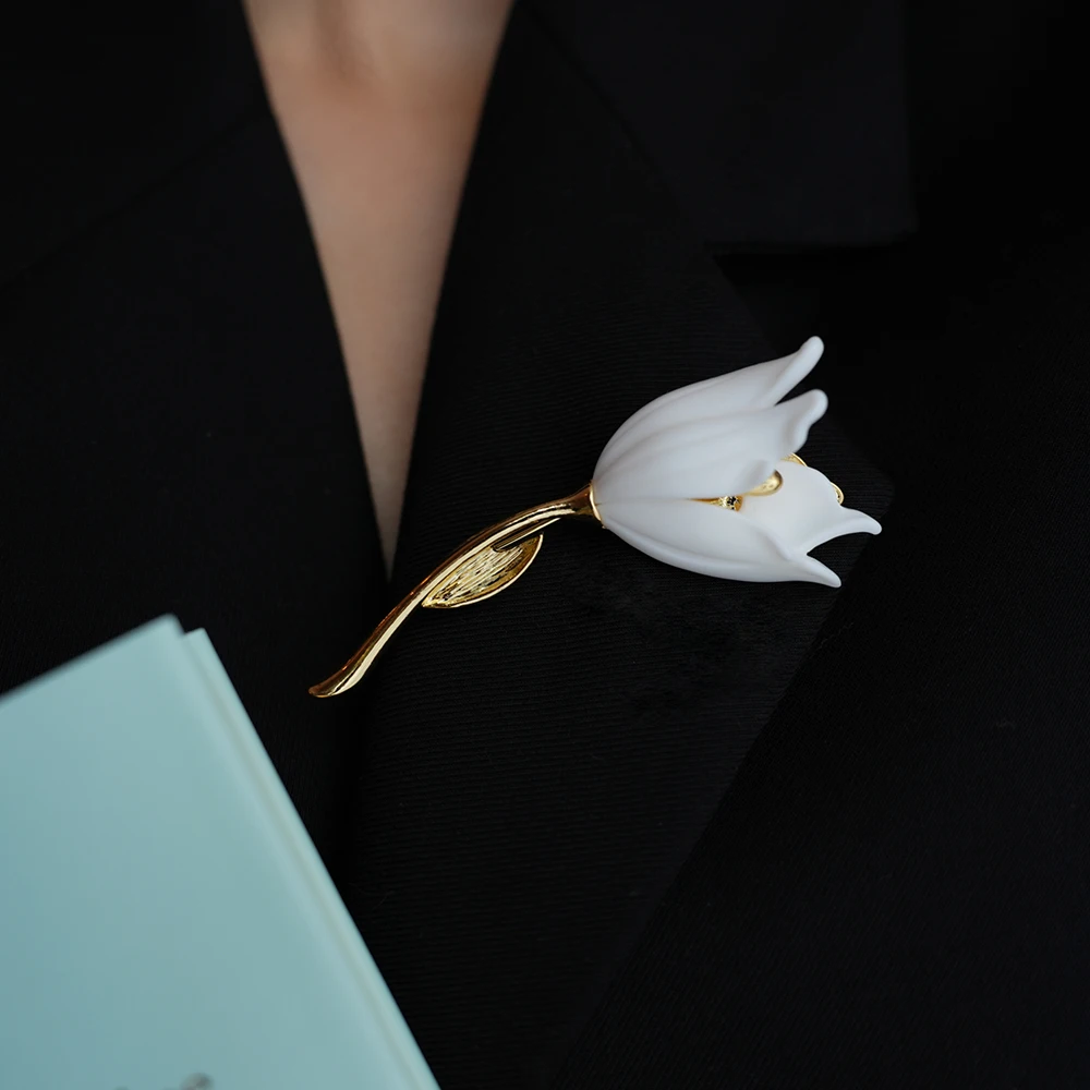 Women's Stylish Tulip Flower Brooches Elegant Lapel Pins Artistic Temperament Pin Buckle Collar Pin Jewelry Accessories Gift