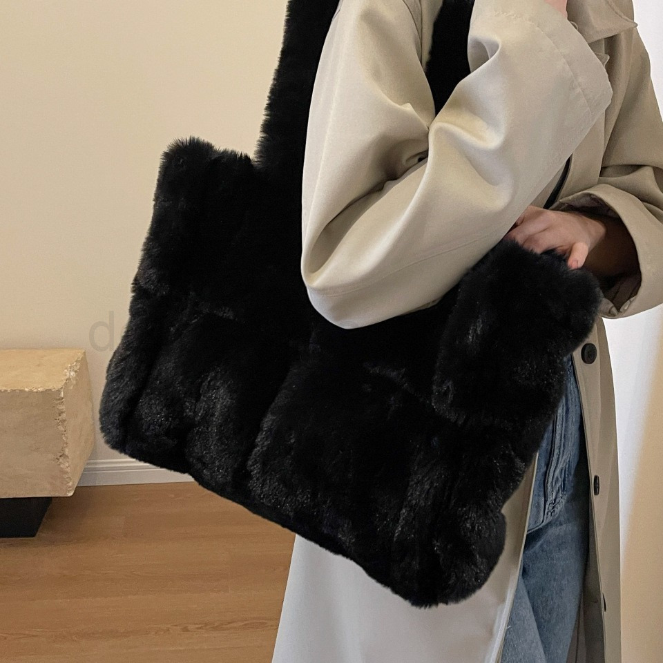 Bag Designer Fashion Classic 10a Top Woman Handbagevening Bags Plush Velvet for Women Large Capacity New Autumn and Winter Versatile Shoulder with a C