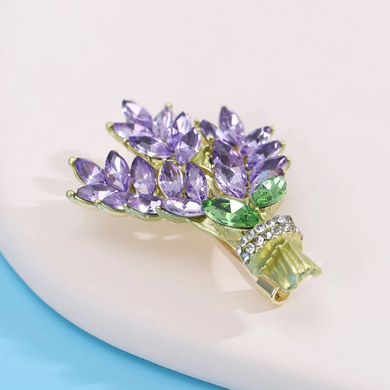 Women Brooch Romantic Crystal Lavender Flower Lapel Pin Alloy Plant Brooch Lapel Pins Accessories Gifts Luxury Jewelry Accessory