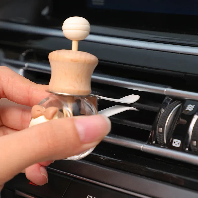 Cute Car Aromatherapy Pendant Air Conditioning Outlet Fashionable Aromatherapy Clip Essential Oil Empty Bottle Car Decoration