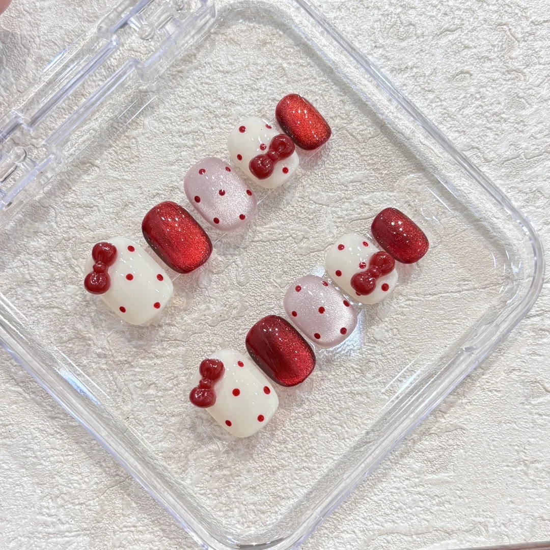 10 handmade short cat eye point red bow detachable Christmas press acrylic nails cute fake nails sweet fake nails 241031