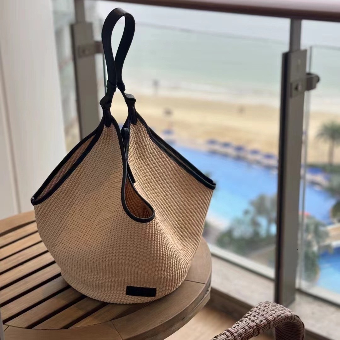 Casual hot Straw Handbag: Hand-Woven Cowhide Leather Versatile Basket Bag for Women