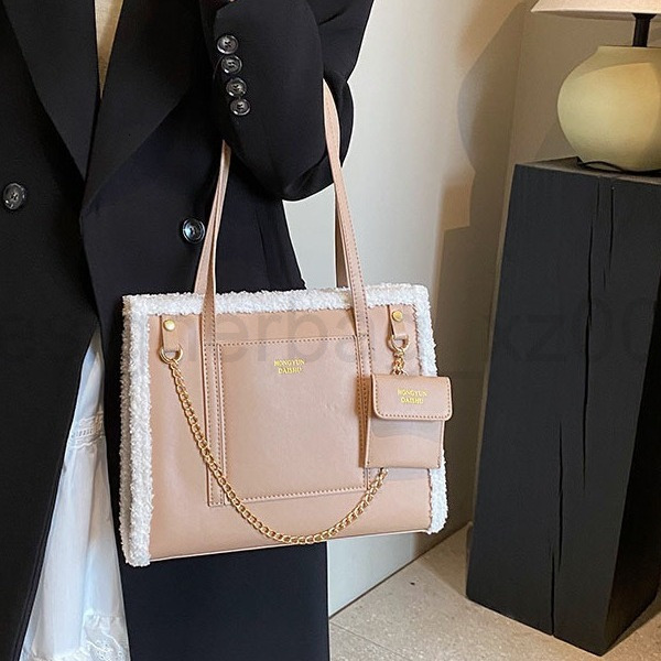 Classic Designer Bag Fashion 10a Top Woman Handbagevening Bags Autumn and Winter New Plush Fringed Tote for Women Versatile Shoulder Texture Contrasti
