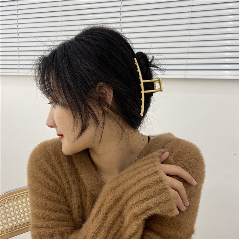 Woman Large Geometric Golden Metal Hair Claw Clip Clamps Hairpins Simple Hair Clips Barrettes Hairgrip Girls Hair Accessories