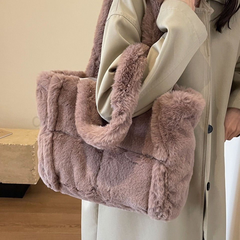 Bag Designer Fashion Classic 10a Top Woman Handbagevening Bags Plush Velvet for Women Large Capacity New Autumn and Winter Versatile Shoulder with a C