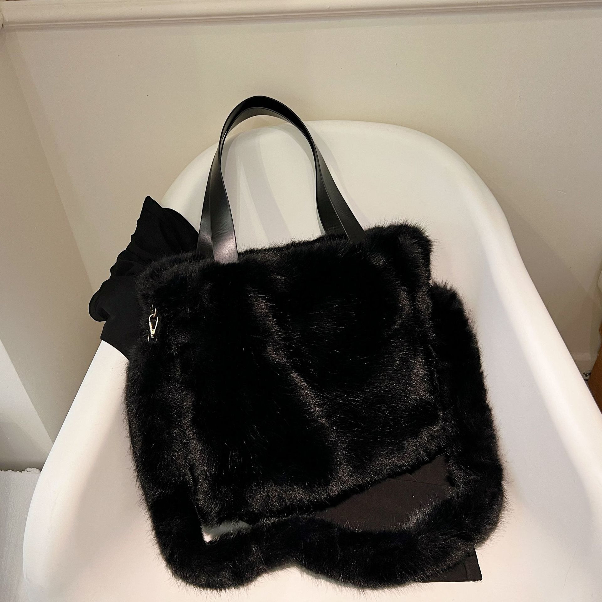 Bag Designer Fashion Classic 10a Top Woman Handbagevening Bags New Physical Super Large Medium to Long High-quality Wool Material