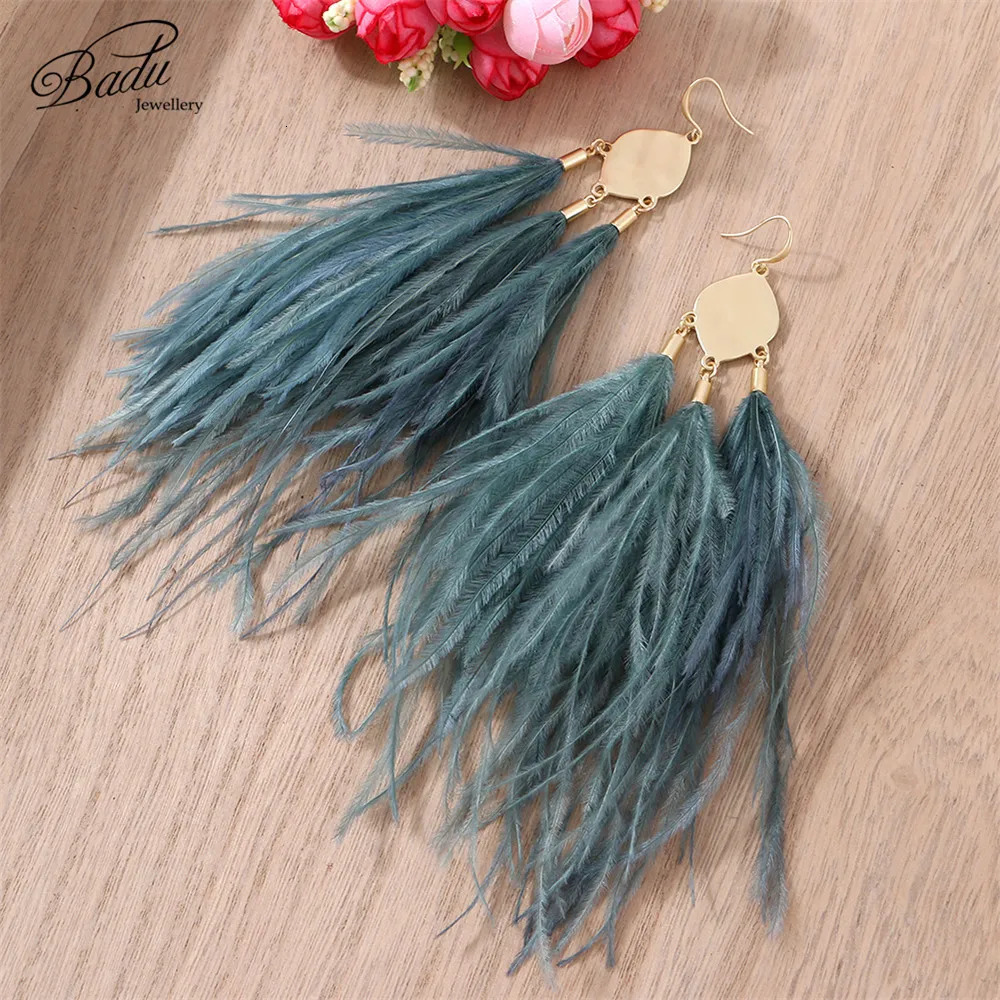Badu Retro Ostrich Feather Earrings Long Womens Winter Autumn Winter Earrings Light Feather Christmas Jewelry Wholesale 241031