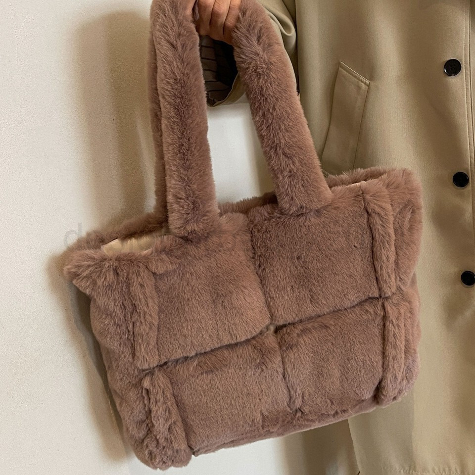 Bag Designer Fashion Classic 10a Top Woman Handbagevening Bags Plush Velvet for Women Large Capacity New Autumn and Winter Versatile Shoulder with a C