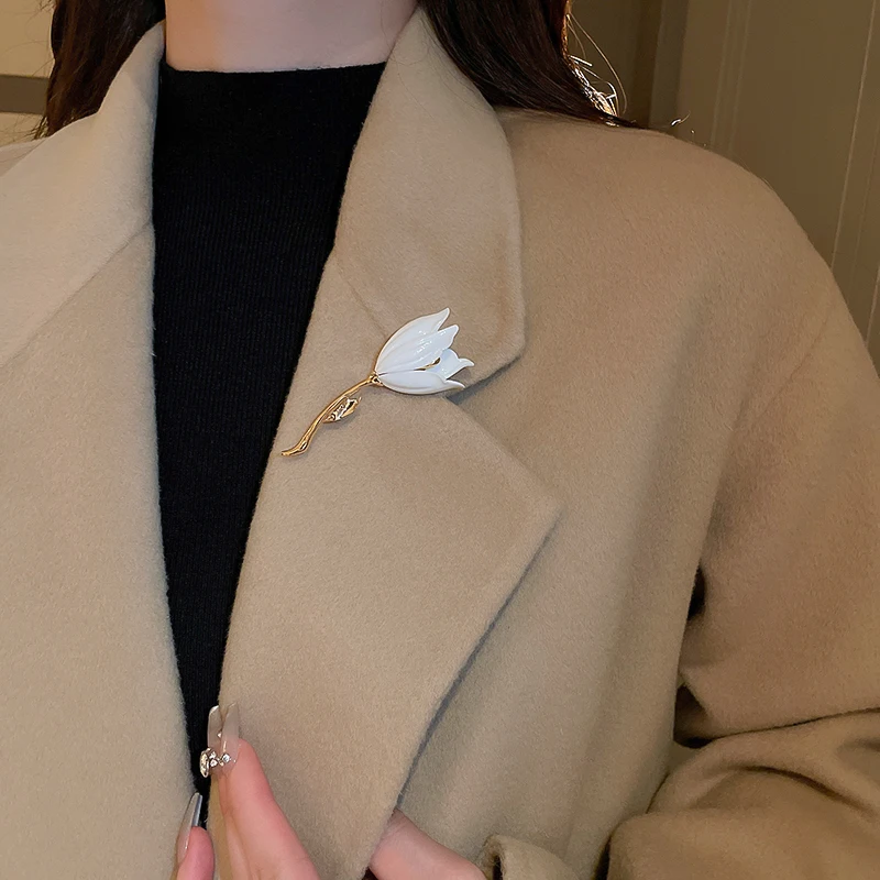 Women's Stylish Tulip Flower Brooches Elegant Lapel Pins Artistic Temperament Pin Buckle Collar Pin Jewelry Accessories Gift