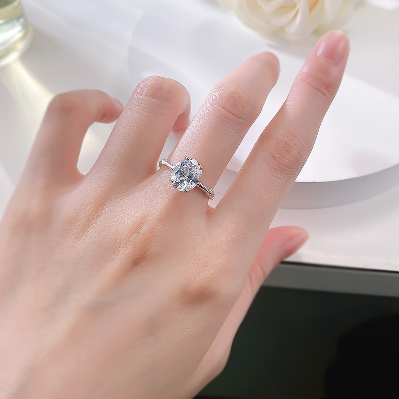 2024 Choucong Wedding Rings Luxury Ladies Jewelry Real 100% 925 Sterling Silver Oval Cut White Moissanite Diamond Gemstones Party Bamboo Knot Women Ri