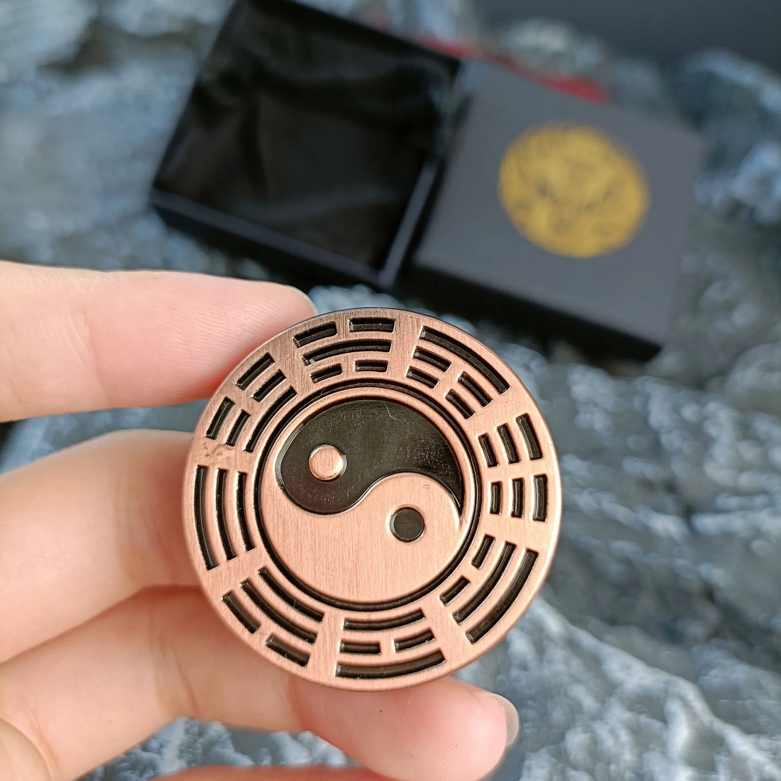 Metal Fidget Slider Tai Chi Coin Toys, Haptic Coin Fidget Slider EDC Fidget Clicker Metal Fidget Toy for Adults