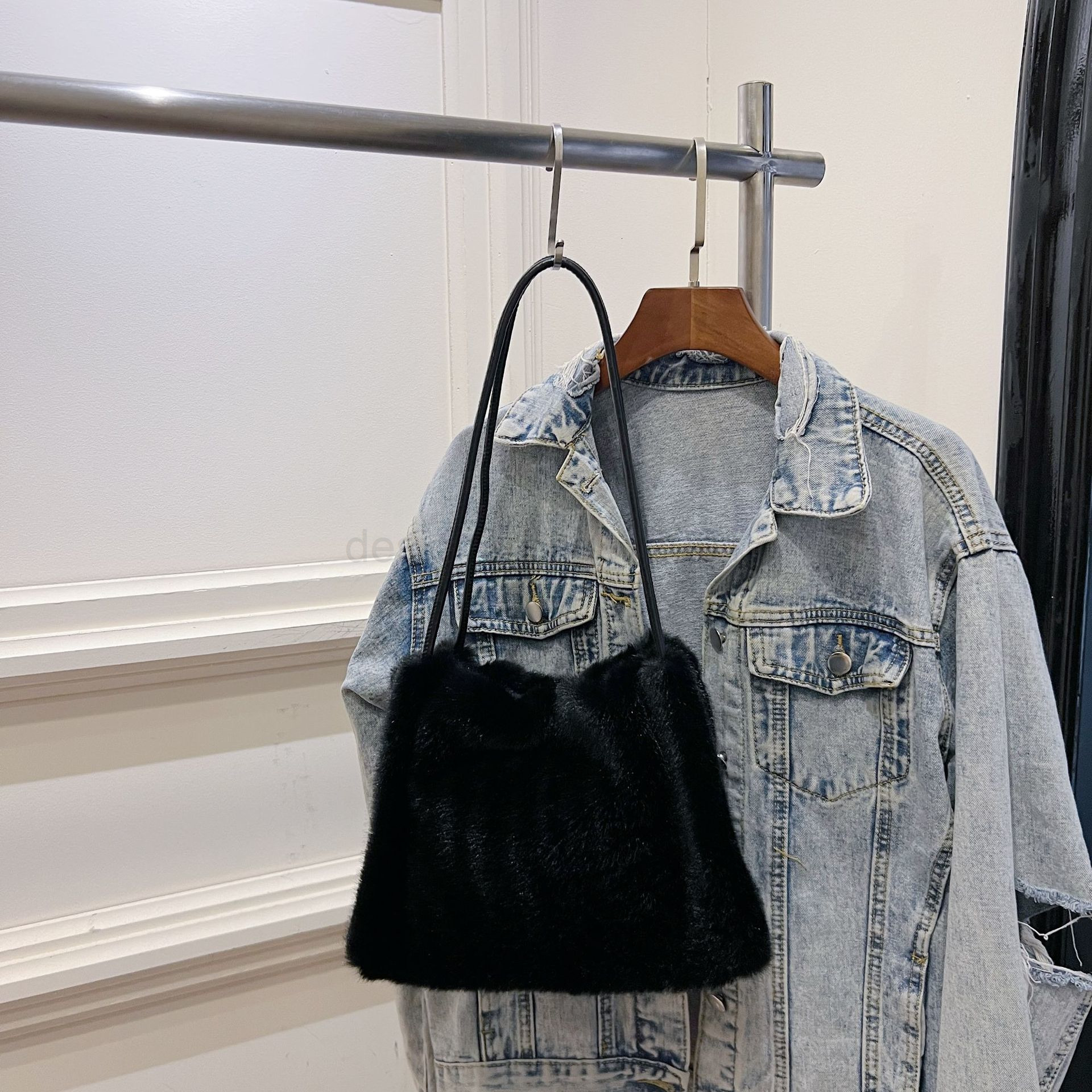 Niki Duncks Tote Bagbag Designer Fashion Classic 10a Top Woman Handbagevening Bags Autumn and Winter New Fur Bucket Womens Korean Version Highend Text