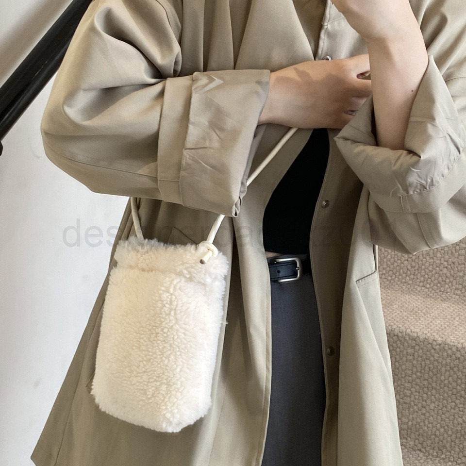 Fashion Classic Bag Designer 10a Top Woman Handbagevening Bags Super Popular Niche Lamb Furry for Women New Autumn and Winter Versatile Crossbody Mobi