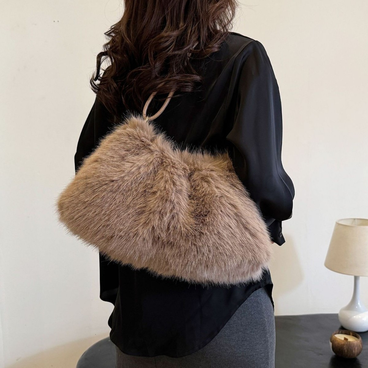 Classic Designer Bag Fashion 10a Top Woman Handbagevening Bags Cute Plush for Women New Autumnwinter Single Shoulder Diagonal Cross Small Fresh Textur