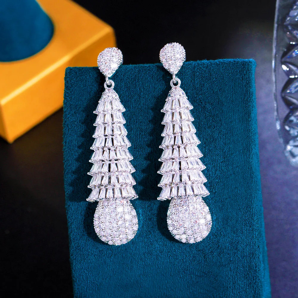 Pera Fashion White CZ Pave Long Christmas Tree n for Women Brides Wedding Boucle doreille Women E390 Pendant Earrings 241031