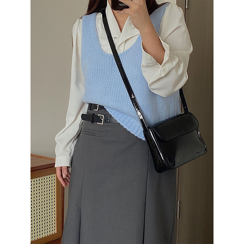 Autumn And Winter Women's Underarm New Fashion Red Lacquered Leather Chief Designer Handheld Shoulder Width Square Small Bag For Women